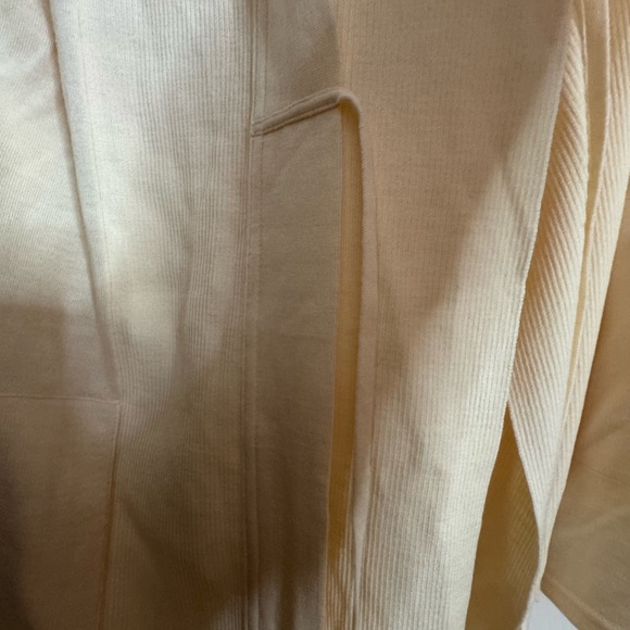 Cream Hooded Cardigan with Tie Front. Set of 2 items. 100% Wool. - Picture 4 of 12